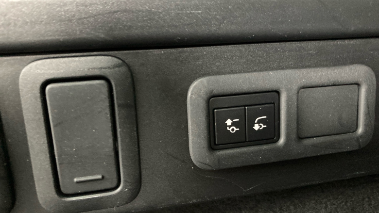 Land Rover Range Rover Velar 2.0 D200 R-Dynamic HSE 5dr Auto Diesel Estate